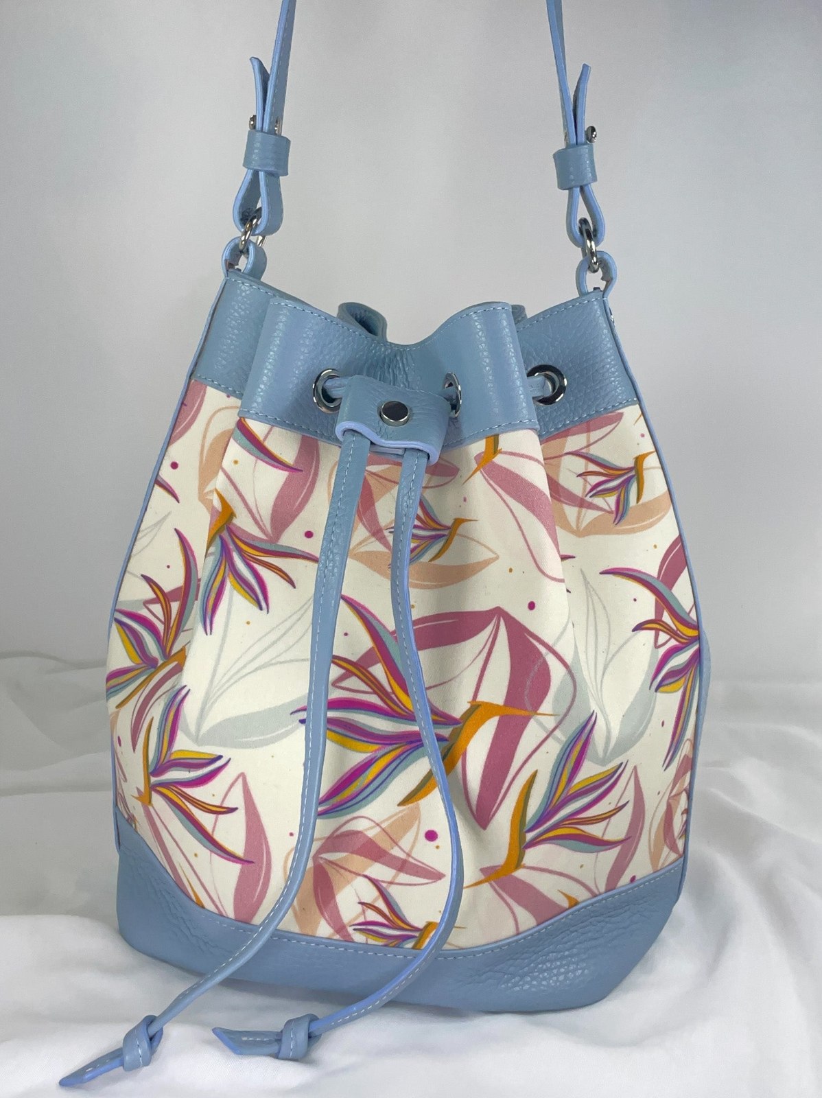 Secchiello KUSAMA azzurro artico e stampa Sterlizia