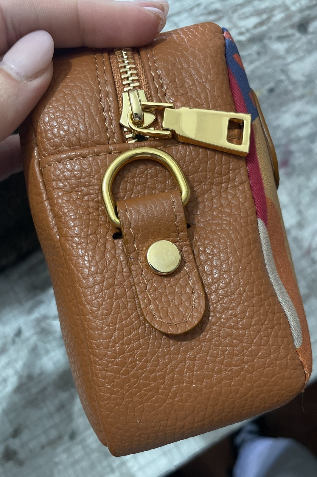 Tracolla Florence cuoio e stampa Riverside: prezzo speciale per piccolo difetto