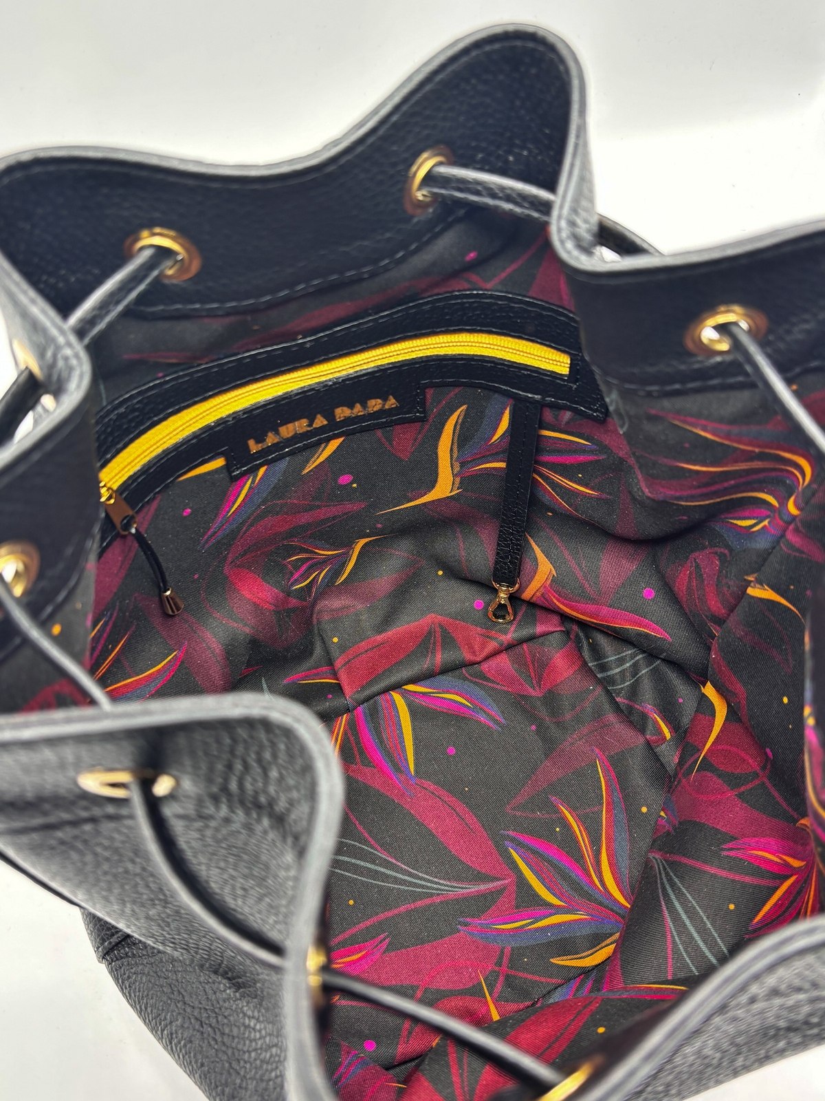 Secchiello KUSAMA nero e interno stampato STERLIZIE