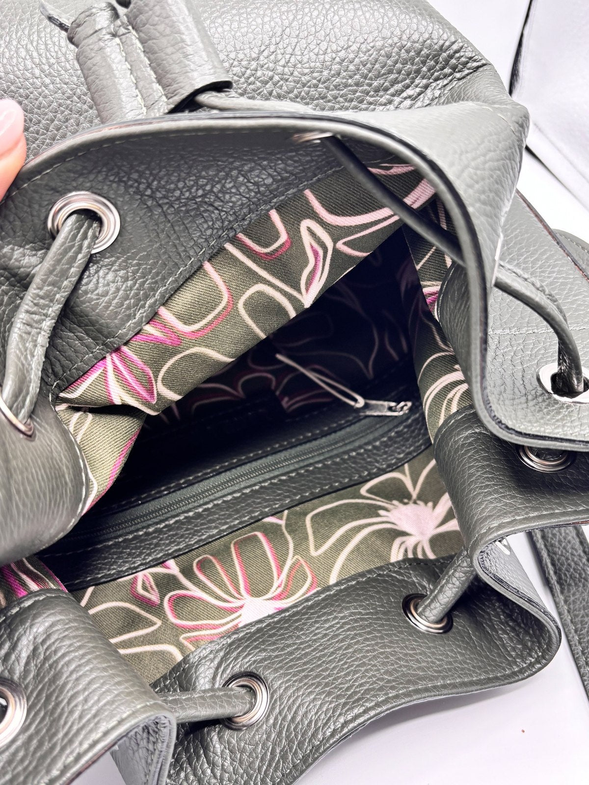 Secchiello KUSAMA verde oliva e interno Light Bloom