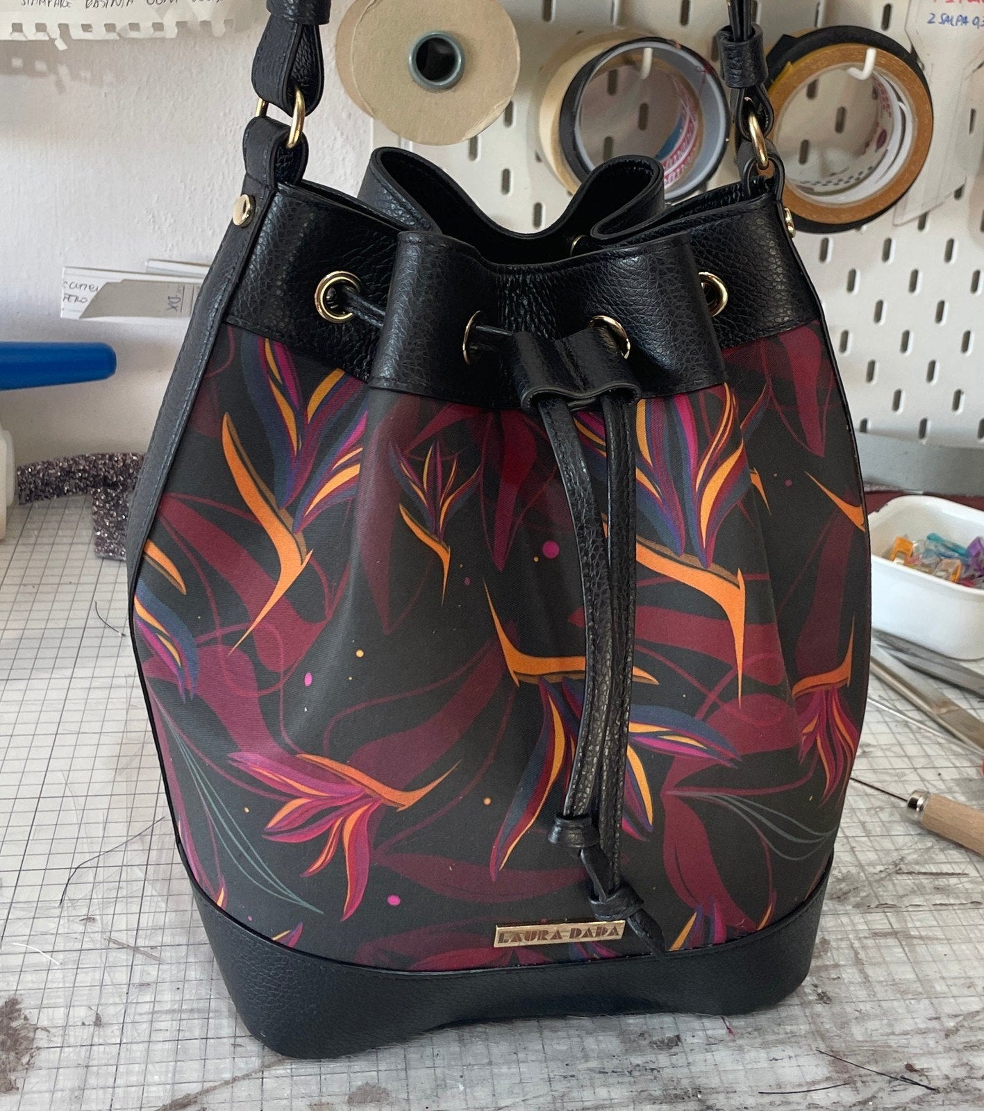 Secchiello KUSAMA nero e stampa Sterlizie nera