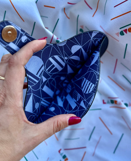 Custodia porta occhiali pelle blu notte e stampa Futurismo