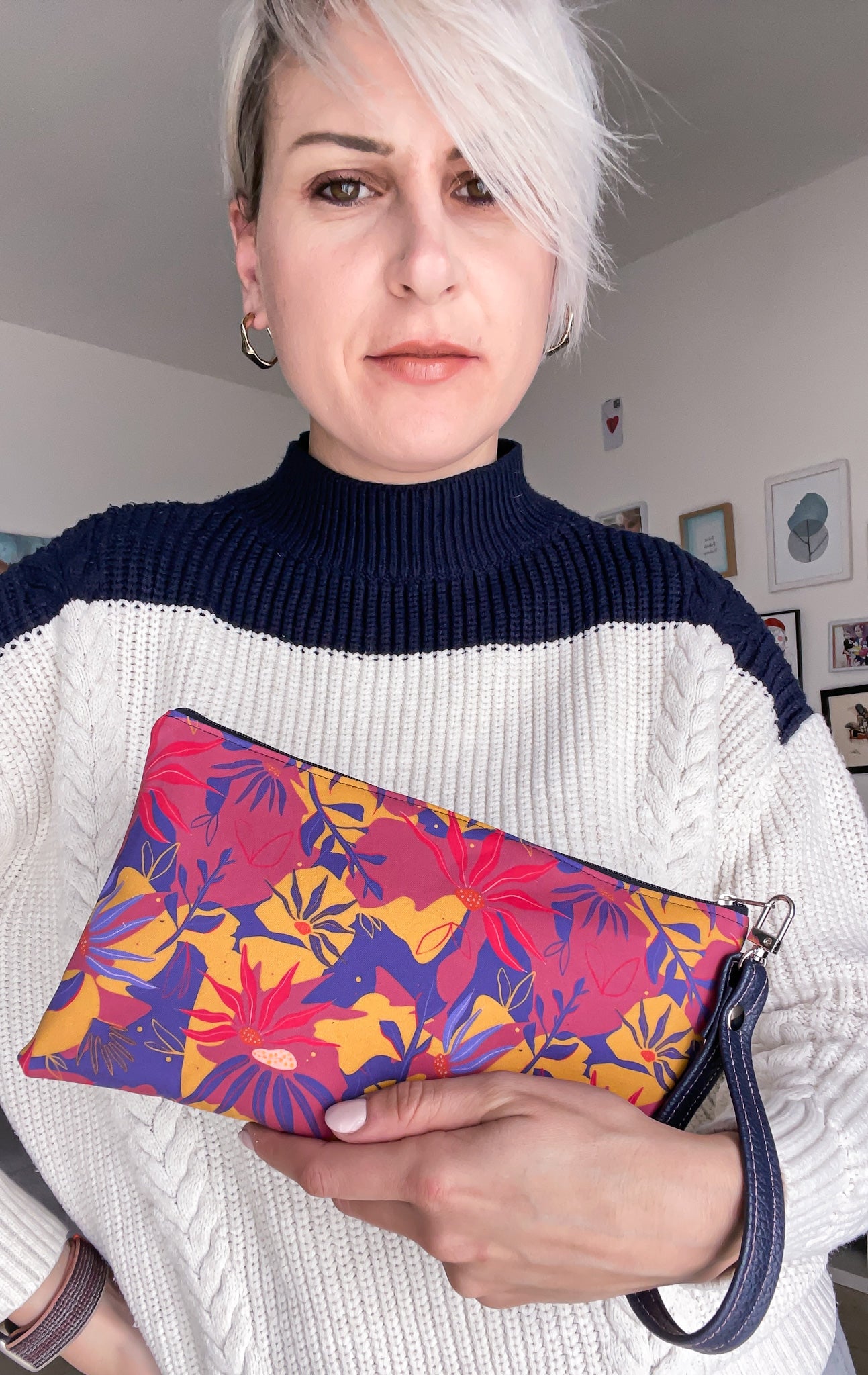 Pochette WONDER midi, pattern ENCANTO blu