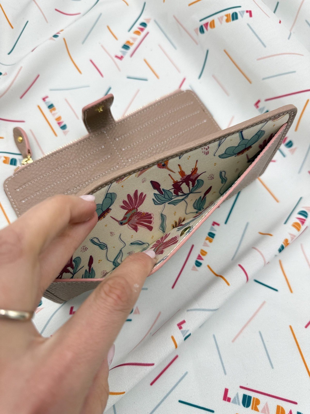 Portafoglio TILDA pelle quarzo rosa e stampa Colibrì + Star Box