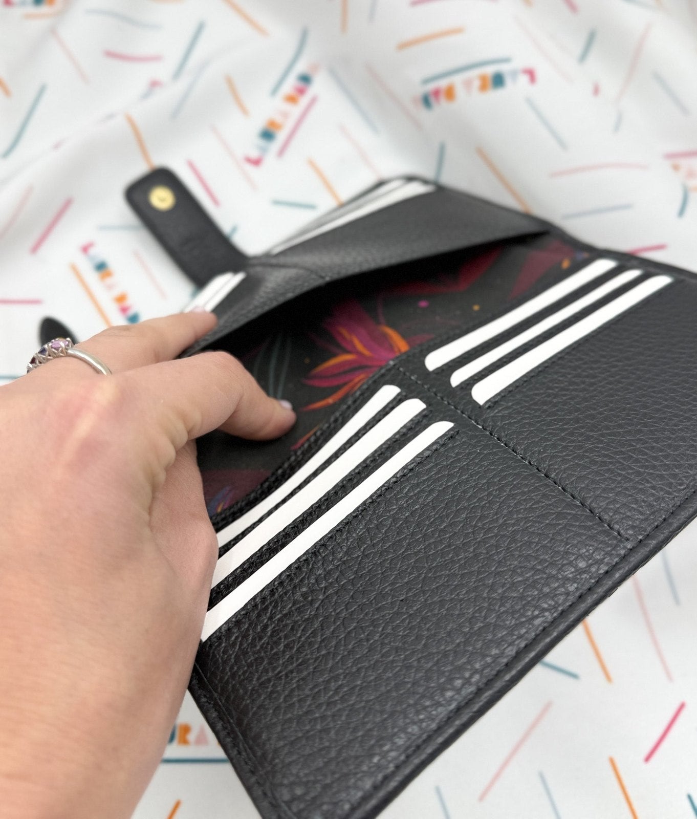 Portafoglio TILDA pelle nera e stampa Sterlizia + Star Box