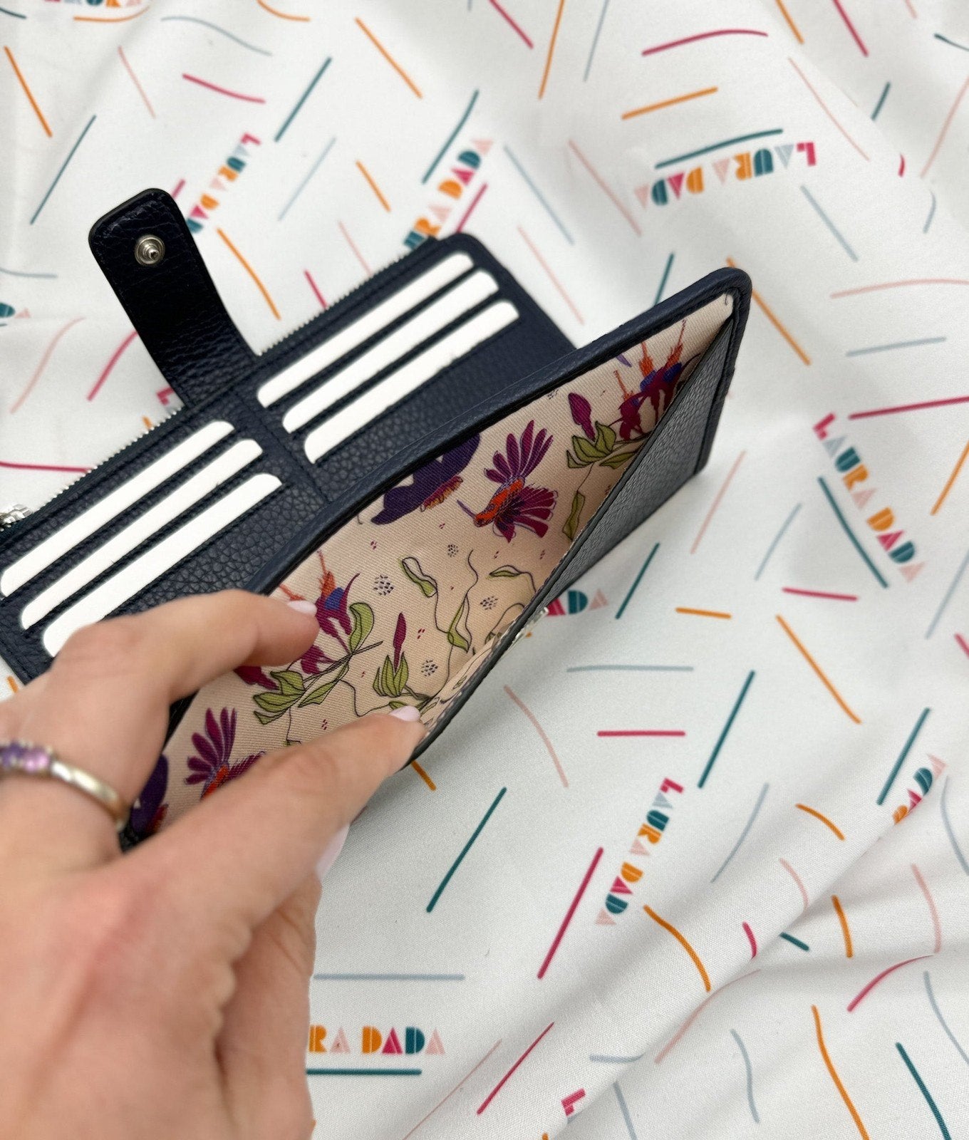 Portafoglio TILDA blu notte e stampa Colibrì + Star Box