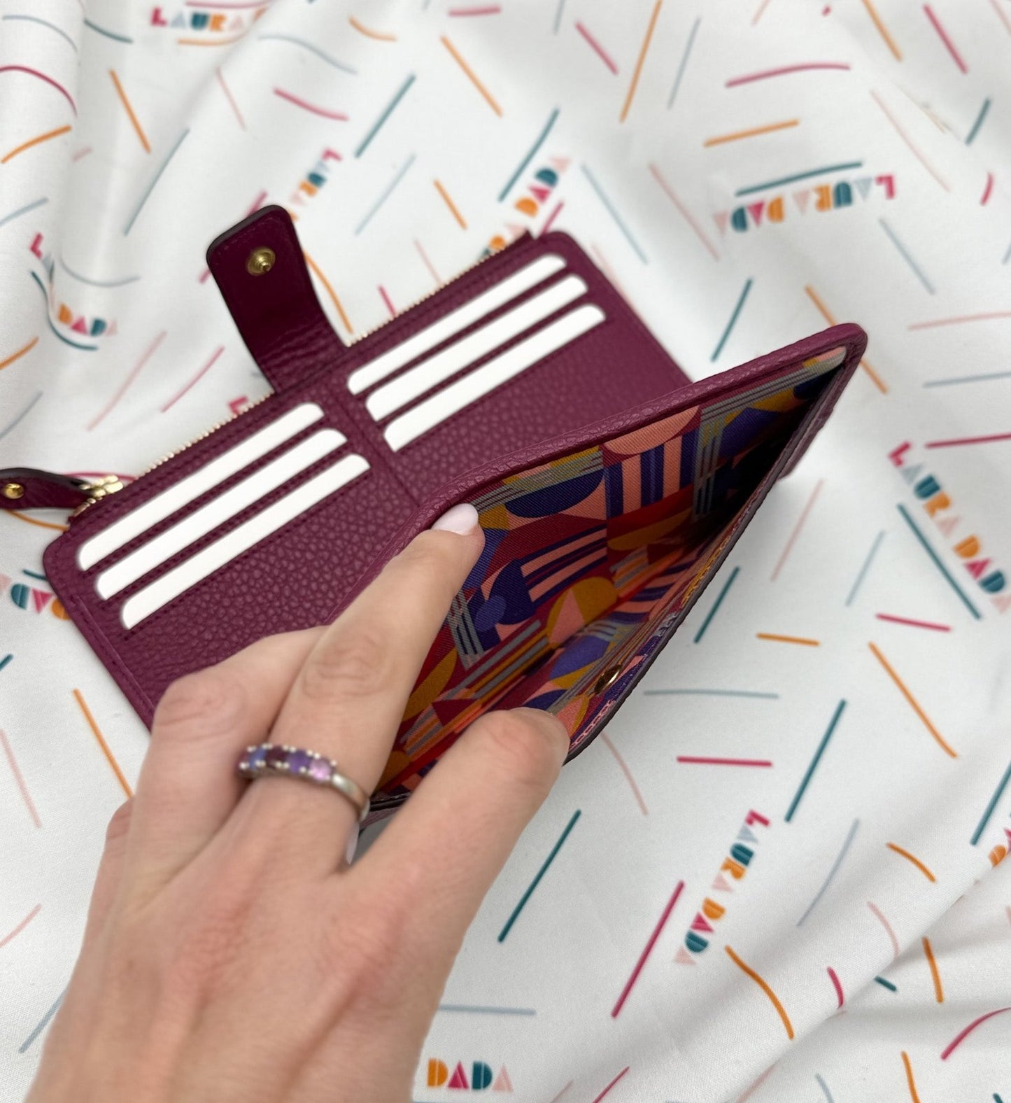 Portafoglio TILDA pelle ciclamino e stampa House of the Sun + Star Box