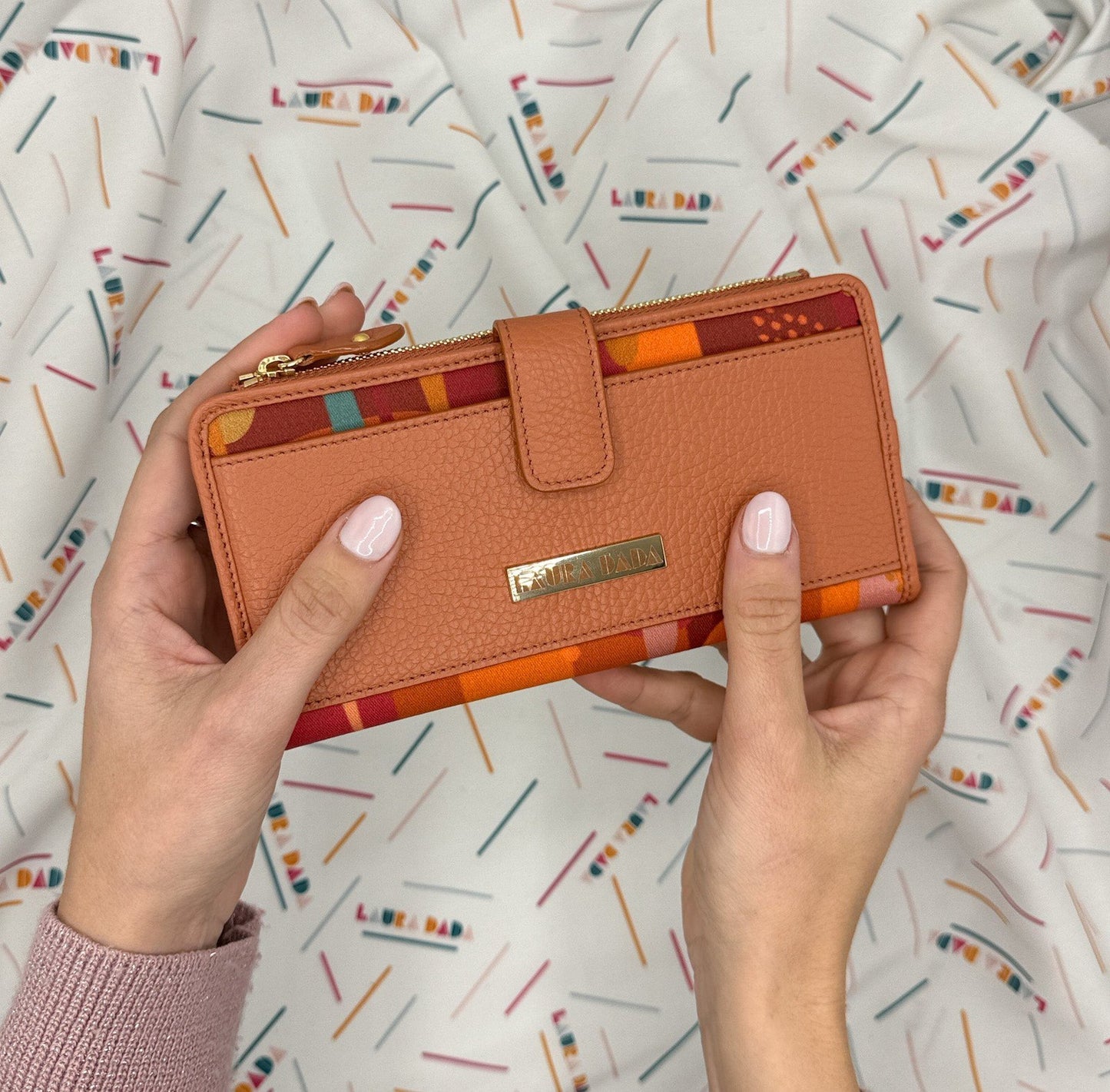 Portafoglio TILDA pelle terracotta e stampa Riverside + Star Box