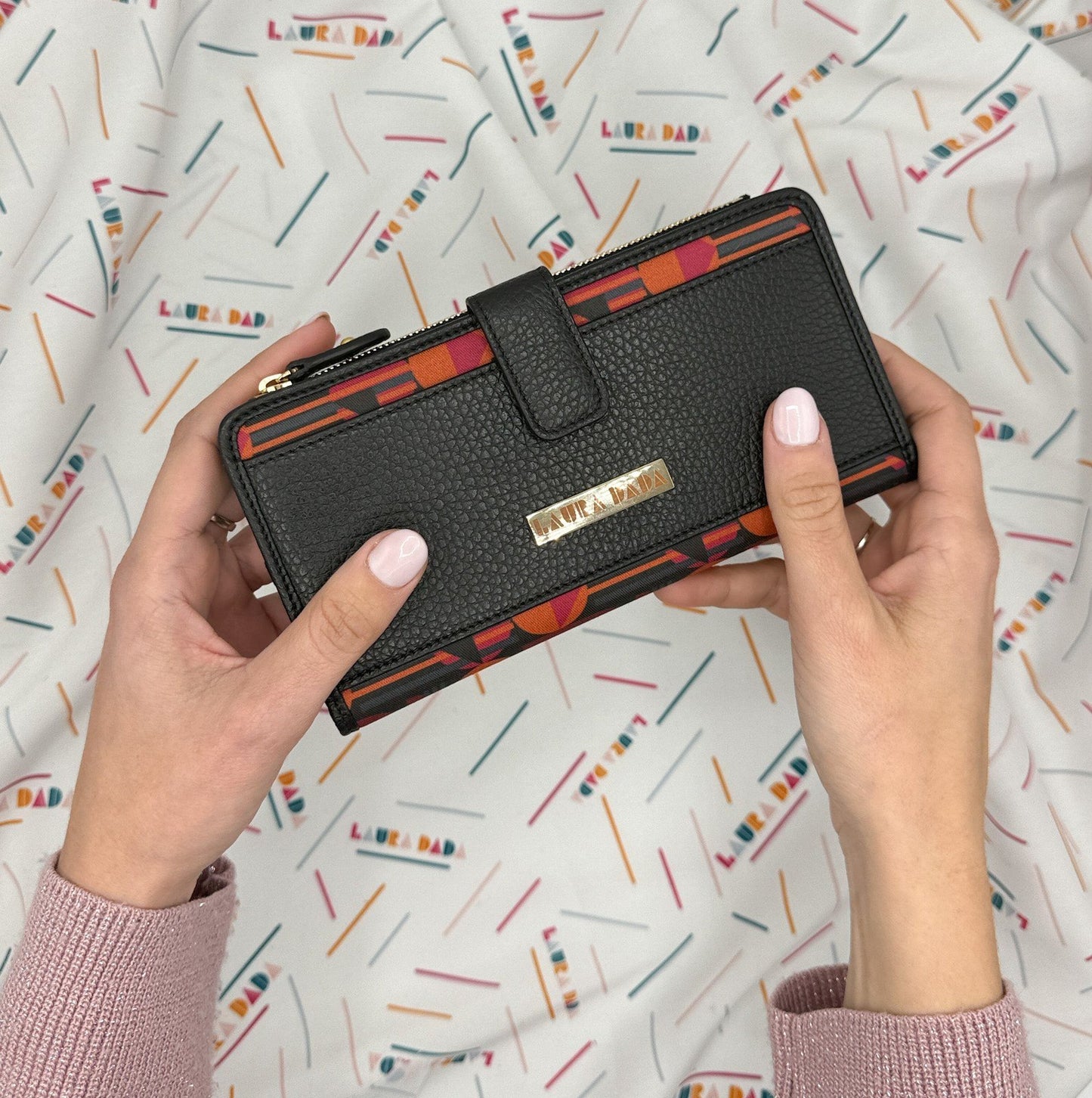 Portafoglio TILDA pelle nera e stampa House of the Sun + Star Box